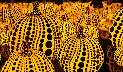 Yayoi Kusama Is Een Japanse Beeldhouwster En