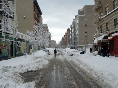 File:NYC Blizzard January 2011 East Village 6.jpg - Wikimedia Commons