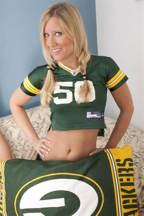 Sexy Packers Fan 👉👌pin By Bradley Holst On My Style Green Bay Packers Cheerlead