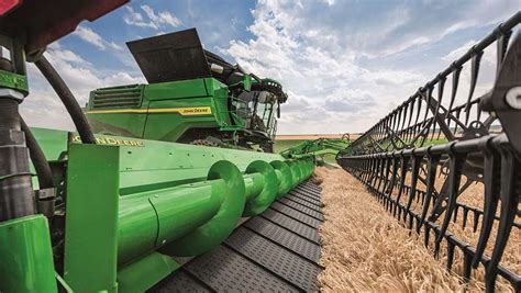 Huge John Deere X9 Combine Aims To Conquer Competition Farmers Weekly