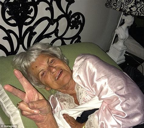 La Extravagante Abuela Estadounidense Que Arrasa Con Sus Fotograf As En