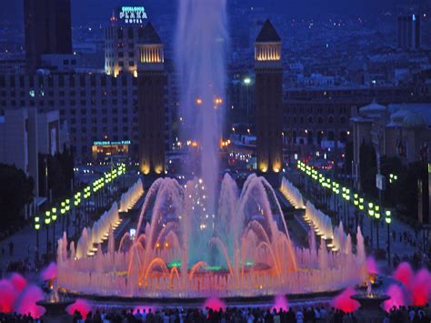 The Magic Fountains On Montjuic In Barcelona Spain Magic Fountain Barcelona Tourist Guide