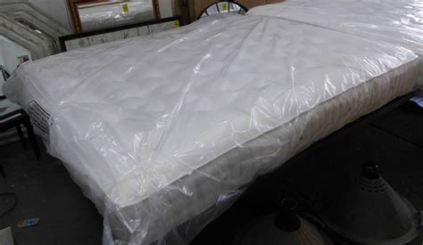 Spring mattresses mattresses are as much necessary for a good sleep as a bed. VI SPRING MATTRESS, 180cm x 190cm.