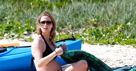 Emily Blunt In Hawaii Photos Celebrity Beach Bodies 2013 Ny Daily