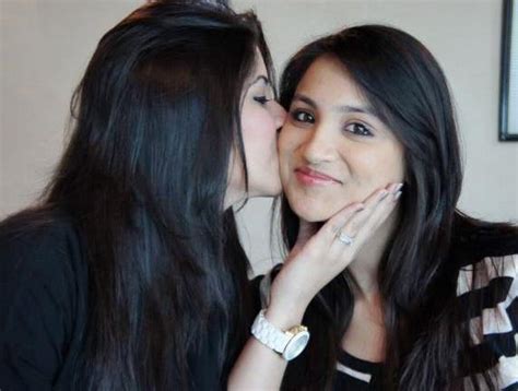 New Chatter Buzz Indian Girls Kissing Hot Stills