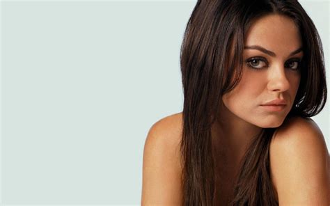 Free Download Beautiful Mila Kunis Hollywood Celebrity Wallpaper