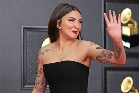 Julia Michaels Shows Off Armpit Hair At 2021 Grammys