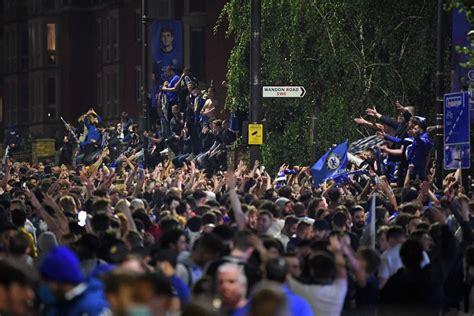 Chelsea Fans Celebrate Into The Night After Champions League Win Evening Standard