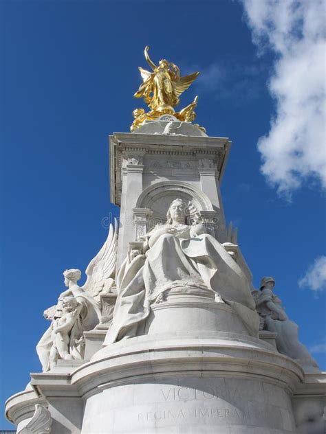 Golden Angel On Top Of The Victoria Memorial Buckingham Palace Stock