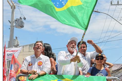 Lula Tras Emitir Su Voto Hoy El Pueblo Define El Modelo De Brasil Que