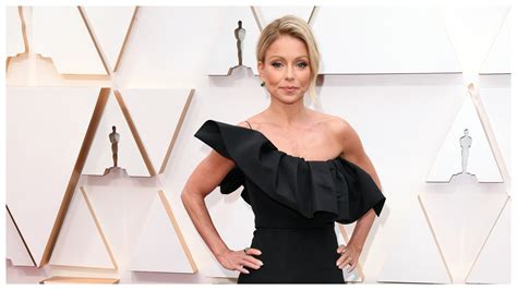 Kelly Ripa On How She Unintentionally Quit Drinking Sheknows