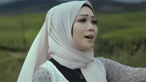 Lirik Lagu Minang Manyuruak Tampak Juo Viral Di Media Soail