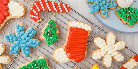 Tempting bar cookie recipes just right for holiday baking, including blondies, fruitcake bars, brownies the category includes our favorites— blondies and brownies—as well as many types of caramel nut looking for understated elegance in bar cookie form? How To Decorate Sugar Cookies - Decorating Christmas ...
