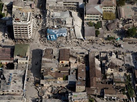 12 stycznia 2010 roku trzęsienie ziemi o magnitudzie 7 spowodowało poważne zniszczenia w stolicy haiti i innych miastach. TRZĘSIENIE ZIEMI. TRZĘSIENIE ZIEMI W POLSCE. Płyty ...