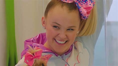Jojo Siwa Wants To Remove A Kissing Scene With A Man From Her Upcoming Movie Check Out Here Why