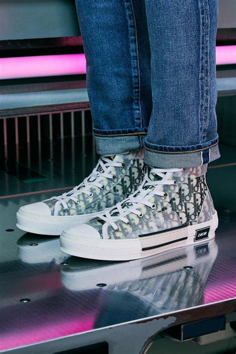 Dior b23 size 8 only wore once to try on fits like 8.5 shoes come in box w/ receipt will ship next day shipping just give me a one day process day. Dior B23 High Top "KAWS X Kim Jones" Review
