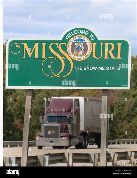Welcome To Missouri Sign The Show Me State Stock Photo Alamy
