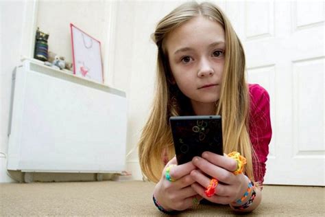 Menina De 10 Anos Gasta R 7 Mil Vendo Vídeos No Youtube Pelo Celular