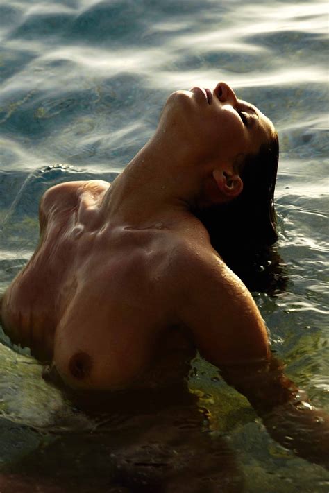 Laury Thilleman Nue Dans Splash Sexiezpicz Web Porn