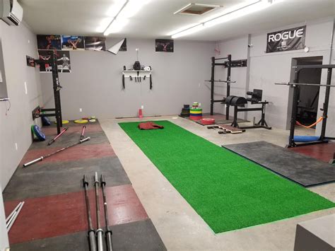 Typical gym floors are made of hardwood, though there are some locations that do have rubber floors. Garage gym floor paint colour suggestion https://i.redd.it ...