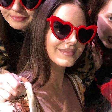 Lana Del Rey In 2023 Heart Shaped Sunglasses Lana Del Rey Lana