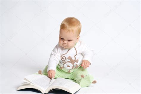 Baby Reading — Stock Photo © Tangducminh 8385438