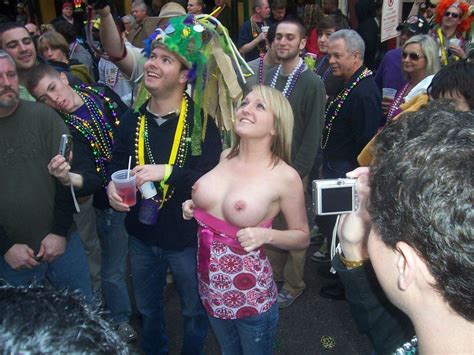 Girls Flashing Their Tits At Mardi Gras Pussy Sex Images
