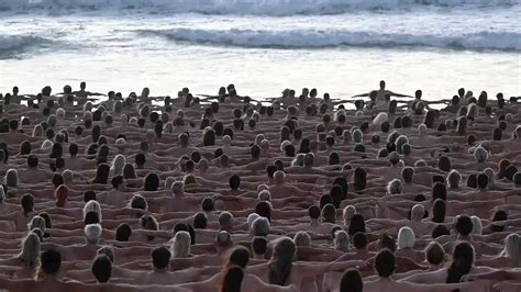 Over 2 000 Australians Go Naked To Raise Awareness About Skin Cancer