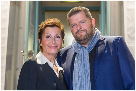 Die familie riedle besteht aus den eltern sowie den 3 gemeinsamen kindern. Gefüllte Konten und wahre Liebe - diese Promipaare haben ...