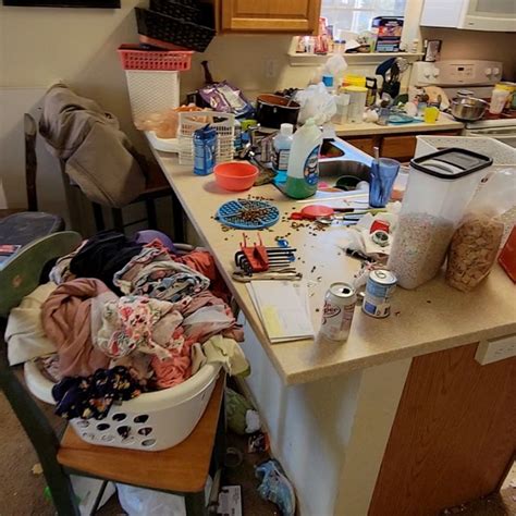 why this mom of 4 isn t afraid to show her messy house on tiktok good morning america