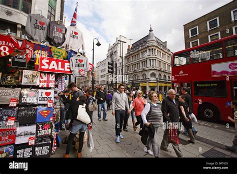 Busy hustle bustle hi-res stock photography and images - Alamy