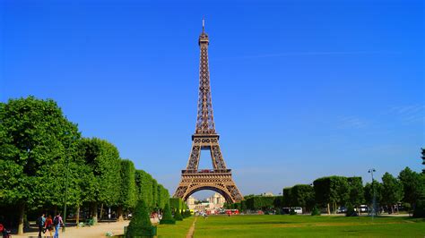 The eiffel tower is located on the champs de mars at 5 avenue anatole france in the 7th arrondissement of paris. Top 10 Most Visited Cities in Europe | Widest