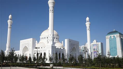 Chechnya Inaugurates Europes Biggest Mosque The Moscow Times