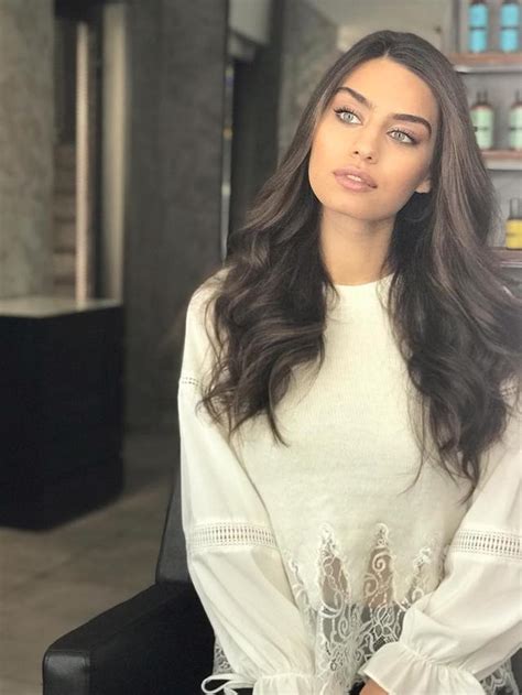 Potret Amine Gulse Miss Turki Yang Kini Jadi Istri Mesut Ozil