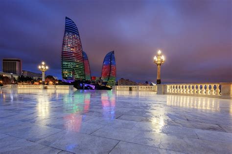 Baku is on the coast of the caspian sea on the southern tip of the absheron peninsula. Baku - City of parks