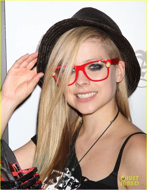 newly engaged avril lavigne abbey dawn at the magic convention photo 2706665 avril
