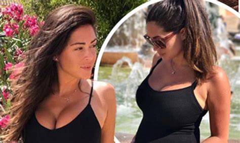 Casey Batchelor Cradles Her Baby Bump Daily Mail Online
