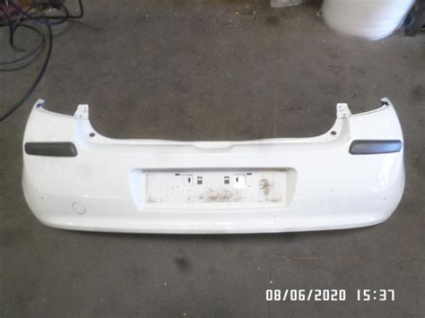 Finition lisse, noir et brillant look carbone: Pare choc arriere RENAULT CLIO III PHASE 1 Diesel occasion ...