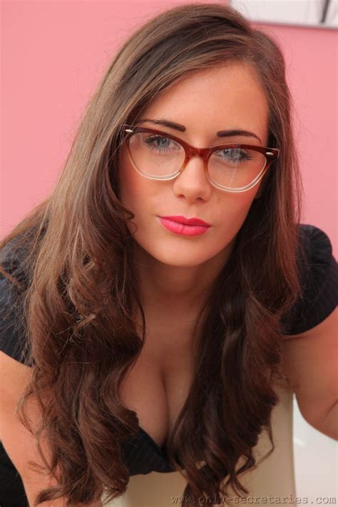 Pin By Pattayanut On Classy Women Glasses All Women Are Beautiful Beauty Girls With Glasses