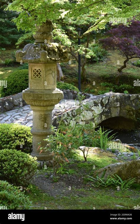 Seattles Iconic Japanese Gardens In Washington Park Stock Photo Alamy