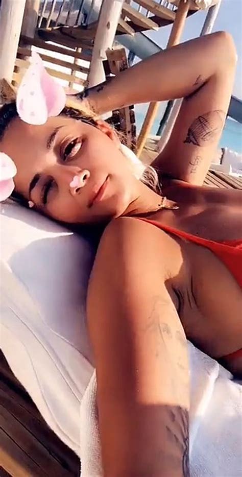 Singer Rita Ora Nude And Sexy Photos From Her Vacation