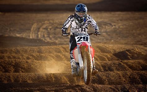 For motorcycles meant to deliver thrills off paved roads, reaching blistering high speeds may seem like an here are the 12 fastest dirt bikes in the world. Free Dirt Bike HD Backgrounds | PixelsTalk.Net