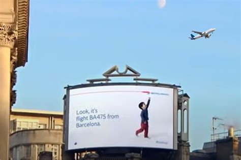 The British Airways Billboard That Tracks Airplanes Flying Over