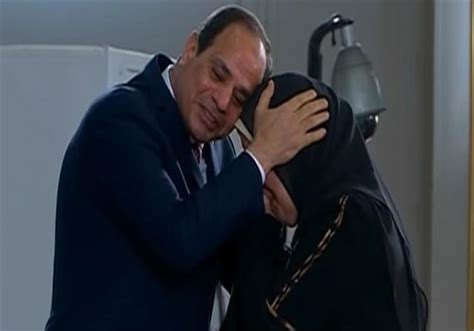 الرئيس عبدالفتاح السيسي حضر الاحتفال ولم يستطع التحكم في دموعه في أثناء مشاهدته للفيلم التسجيلي «سيرة. السيسي يبكي في حفل تكريم الأمهات المثاليات والقاعة تشتعل ...