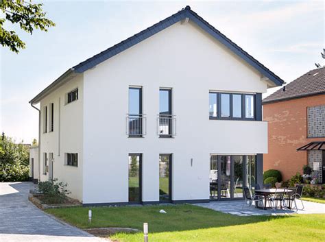 Fenster, türen, rollläden und zubehör für den einbau und die pflege. Fenster für Neubau und Modernisierung gibt's bei B&R ...