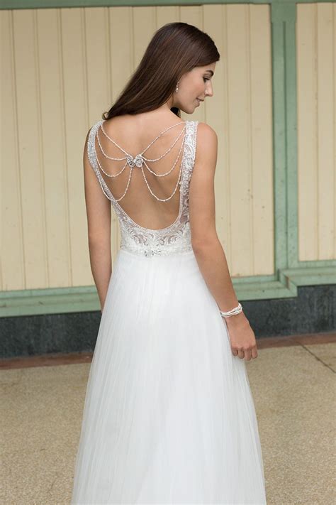In den verschiedensten stilrichtungen und im neuensten stil der stickerei brautkleider können sie befriedigstes kleid für ihre hochzeit belieblig auf unserem shop herausfinden. Brautkleid 18575 Zita Rückseite, Tüll mit Stickerei ...