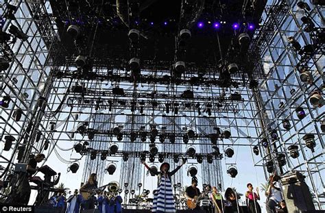 Coachella 2011 Vanessa Hudgens Sizzles As Celebs Hit Sell Out Festival In California Desert