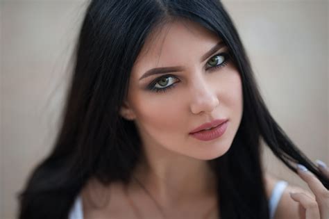 3840x2160 3840x2160 Face Model Green Eyes Girl Black Hair Woman
