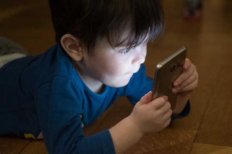 What Parents Should Know Before Giving Children Their First Smartphone