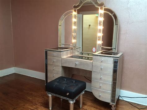 Pin By Montebello Ballroom On Bridal Suite Vanity Mirror Decor Home